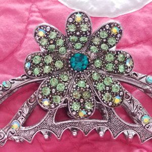 Stunning crystal hair clip